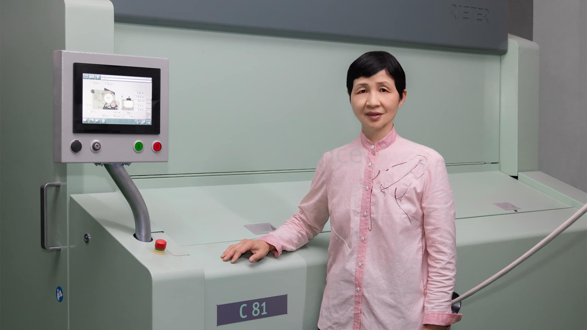 Zhang Aiyun, Head of Production of Qianjiang Changyun Textile Co., Ltd., is extremely pleased with the card C 81   Image Source: Rieter