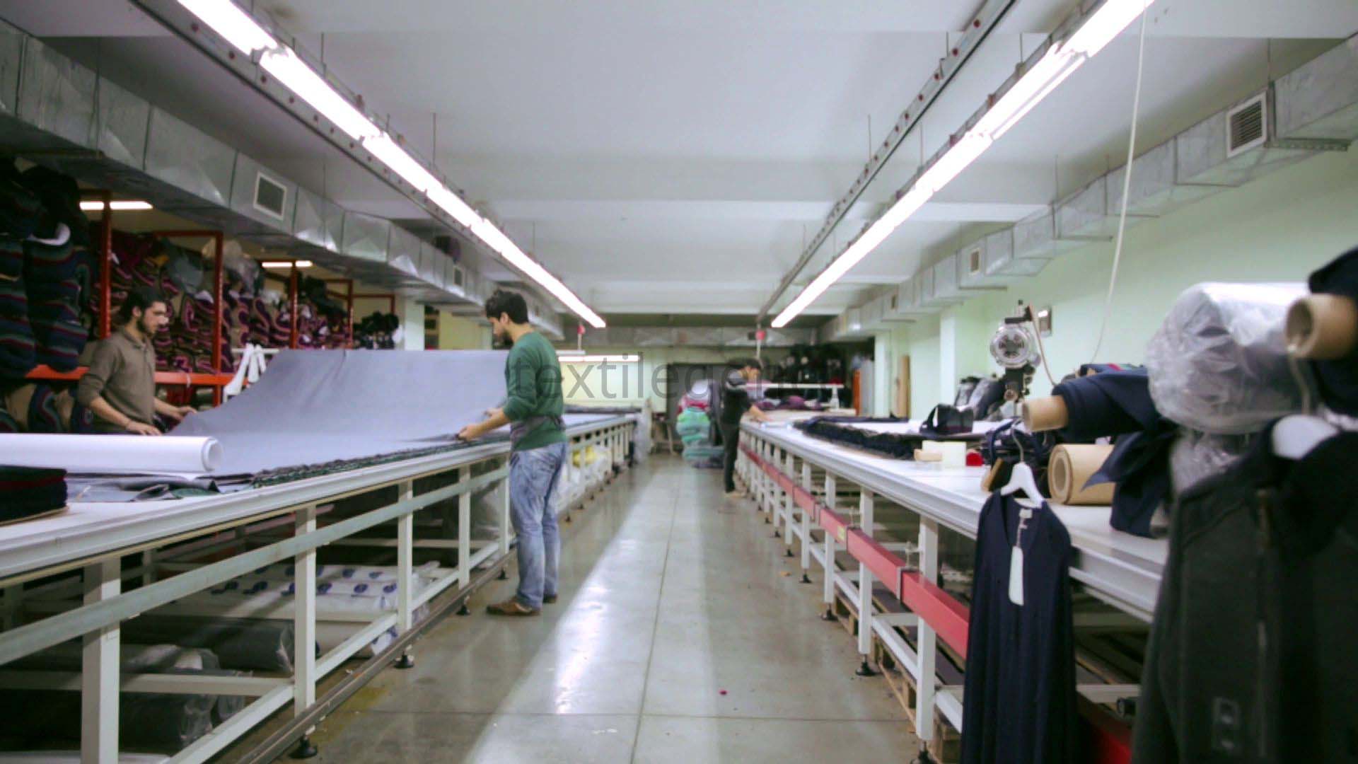 The danger awaiting the textile industry: Labour problem   Image Source: Giyimkent