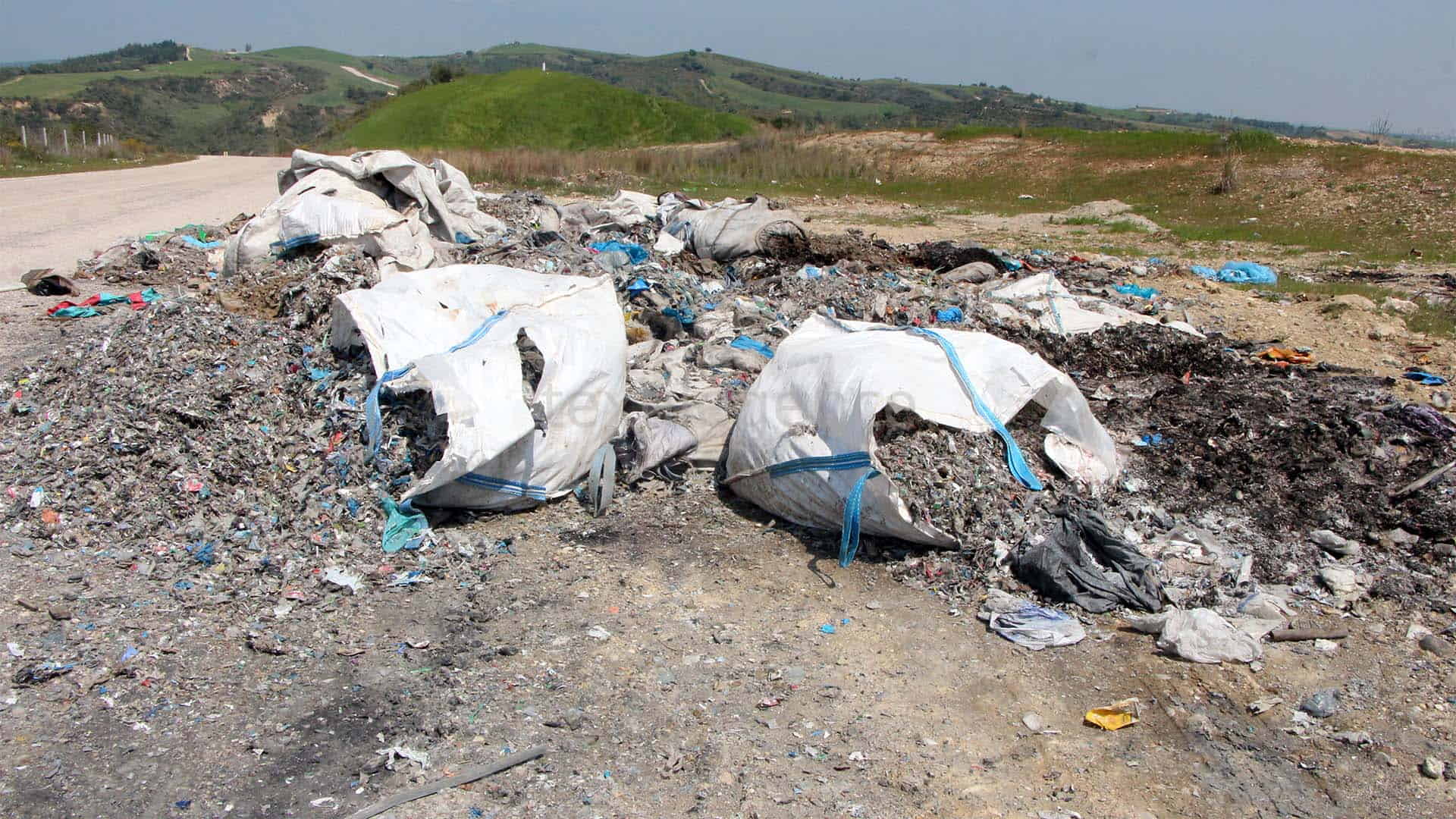 Türkiye - Illegally dumped imported garbage  Image Source: Sedat Gündoğdu